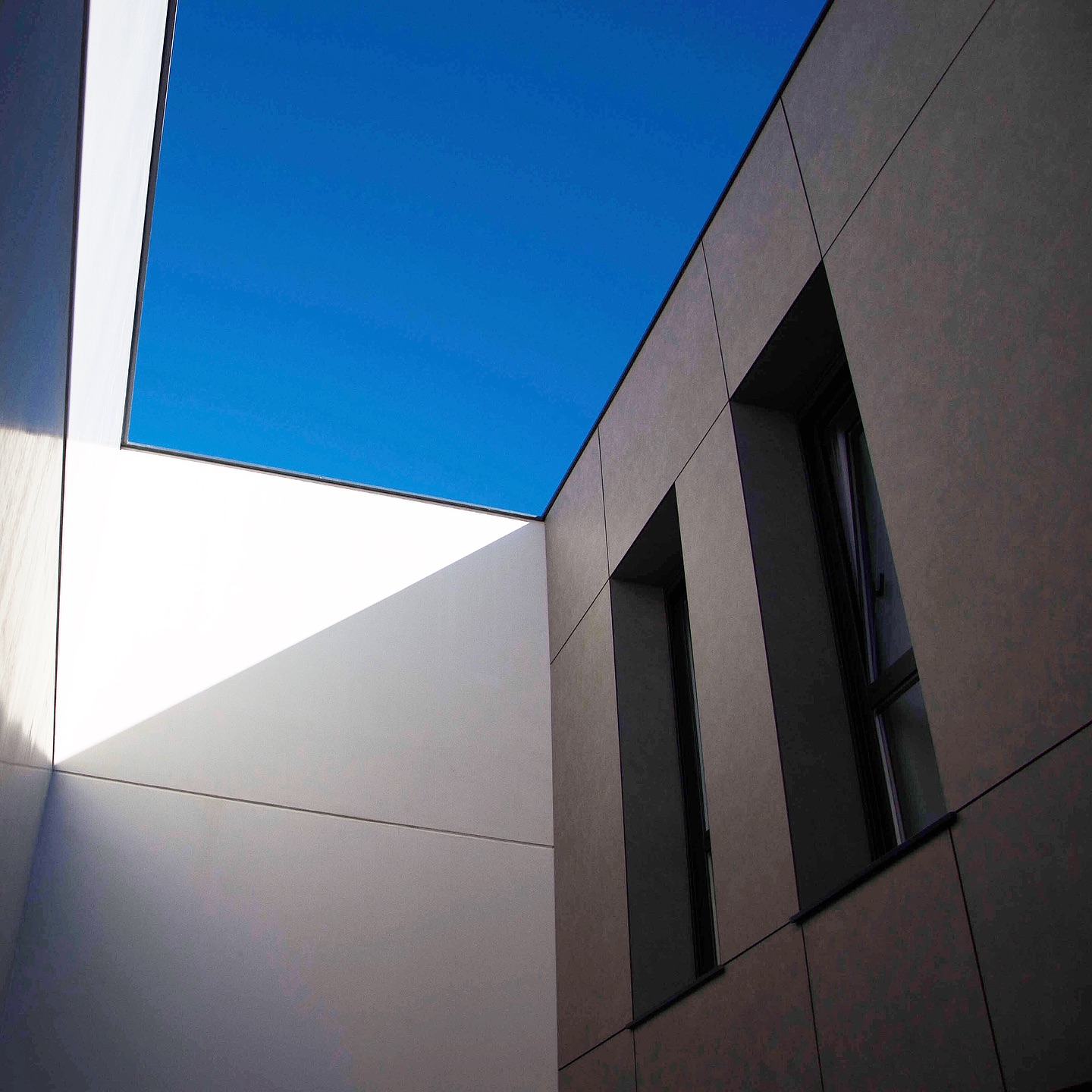 Materia, luz y detalle constructivo — 021